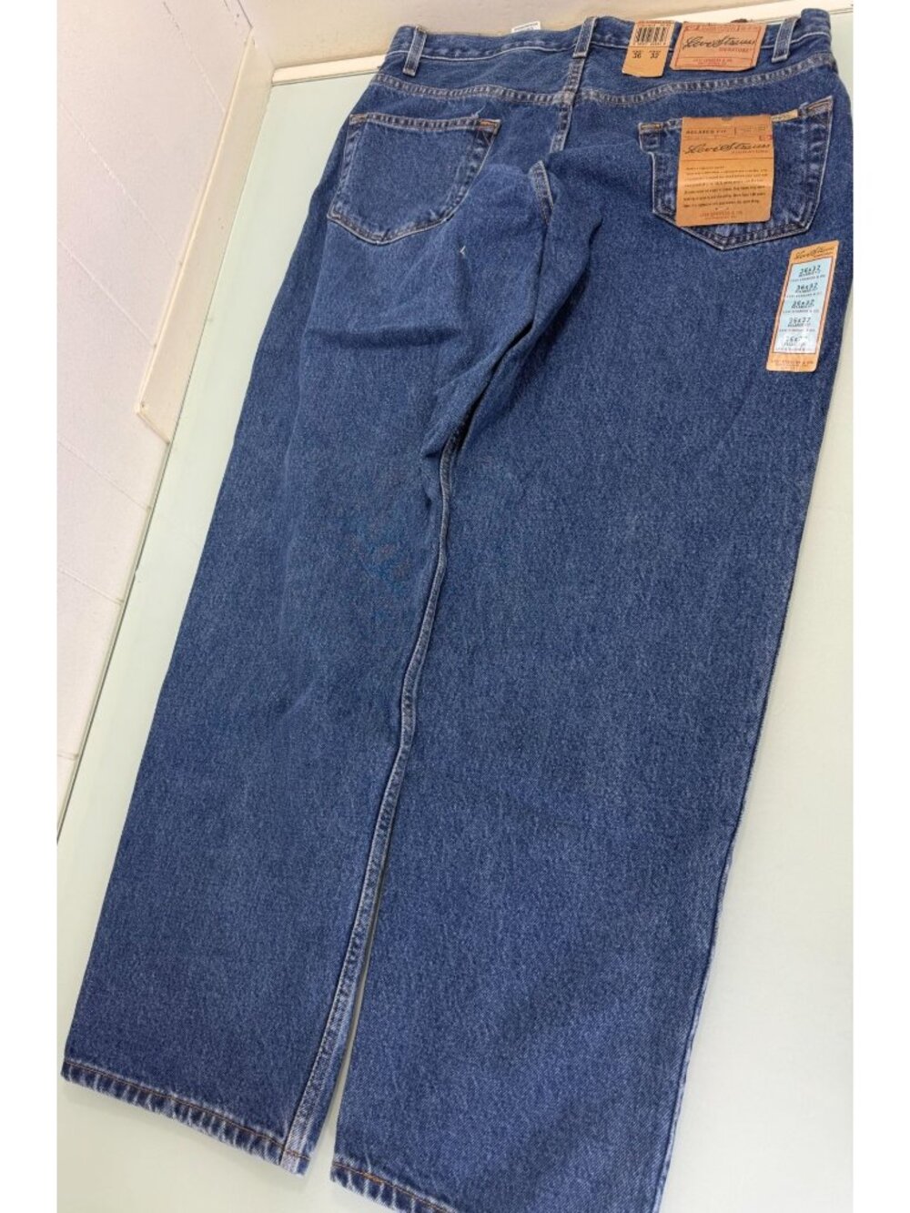 New Levis Strauss Signature Jeans Mens 36X32 Relaxed Fit Medium Wash NWT